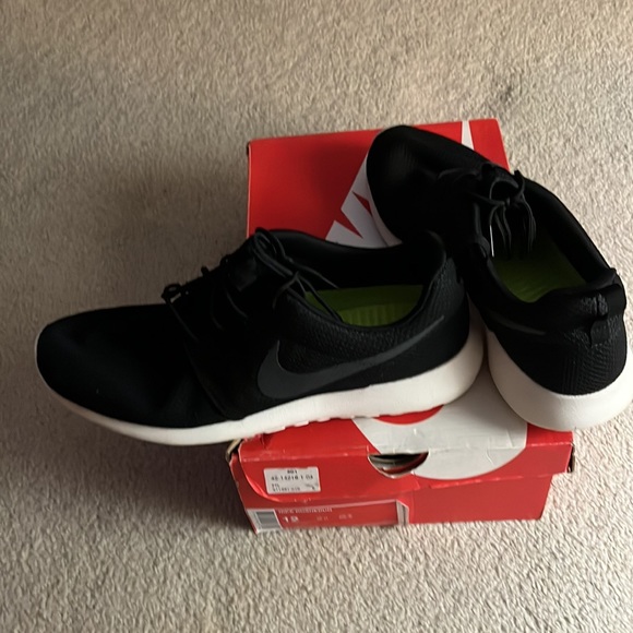 Nike Roshe Run - Picture 3 of 4